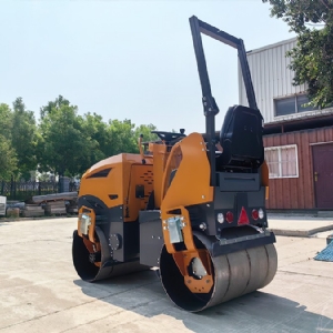 座驾式压路机ST1500