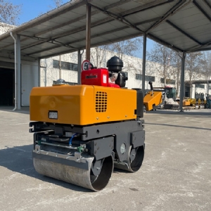 手扶压路机SVH80