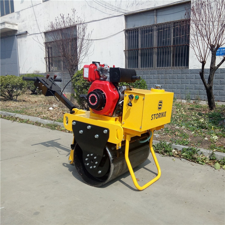 单钢轮小型压路机雨天是如何进行施工作业的？